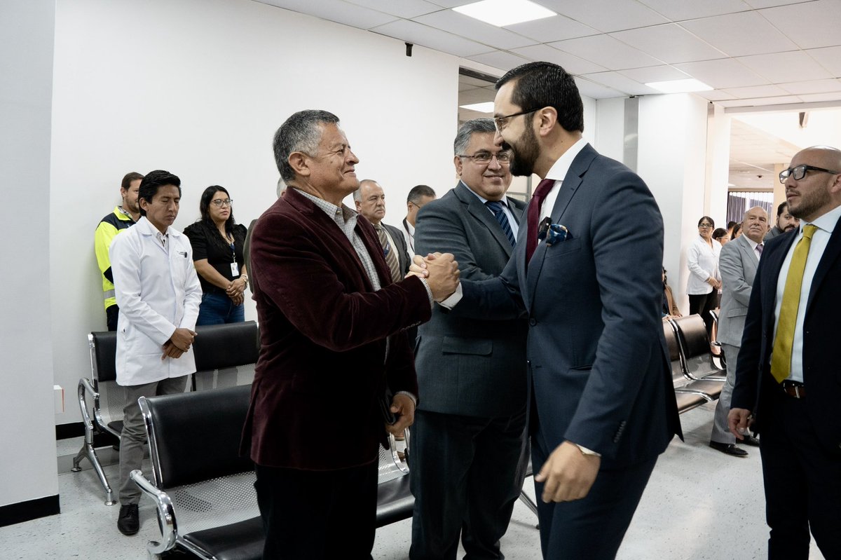 FranklinRojasT's tweet photo. ¡Seguimos comprometidos impulsando estas obras!

Con una inversión de 25 mil dólares, espacios como este del @IESSHJCA, nos permiten mejorar la calidad de la atención a nuestros afiliados en: admisión y gestión hospitalaria, agendamiento de citas médicas, atención al usuario. https://t.co/xadpAzsKJ7