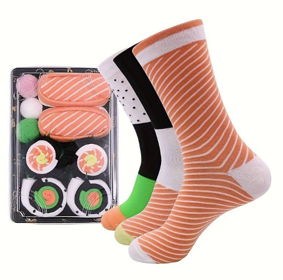 sigumarjorie's tweet photo. Pour les retardataires -> Idée cadeau pour secret santa entre collègues à - de 10 € : une barquette de chaussettes sushi ! https://t.co/8O9v4YSGkq #noel #noël #secretsanta #cadeau #collegues #cadeaucollegue #bureau #chaussettes #cadeaunoel #cadeauoriginal https://t.co/GI0K1mk4WX