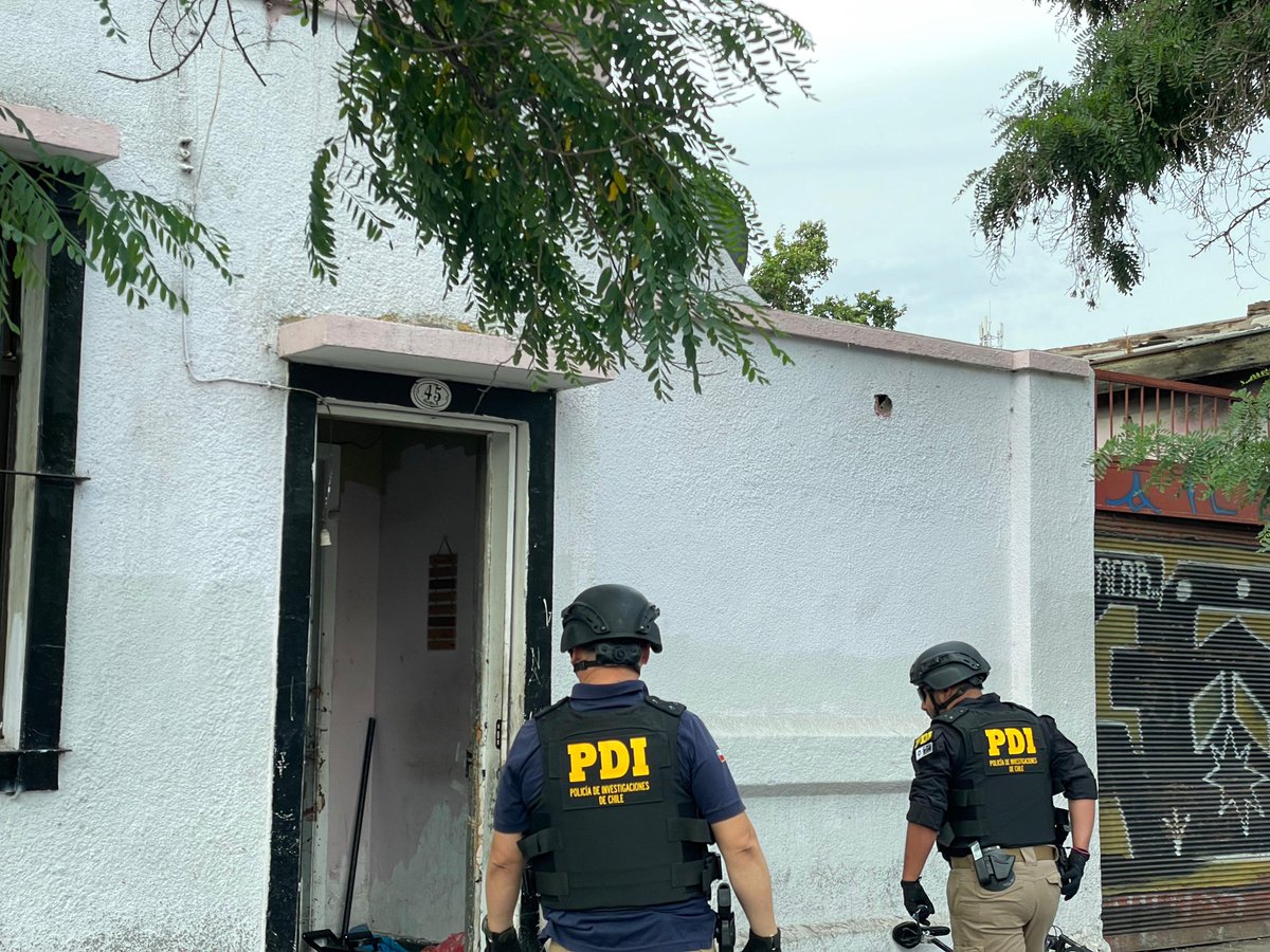IraciHassler's tweet photo. La seguridad es nuestra prioridad y lo demostramos con hechos.
Hoy recuperamos el inmueble 27 que estaba tomado en comisión de delito en el Barrio Santa Elena. Seguiremos en esta línea, por nuestros vecinos y vecinas. Una casa recuperada es un barrio más seguro. https://t.co/a4I1G8OtxI