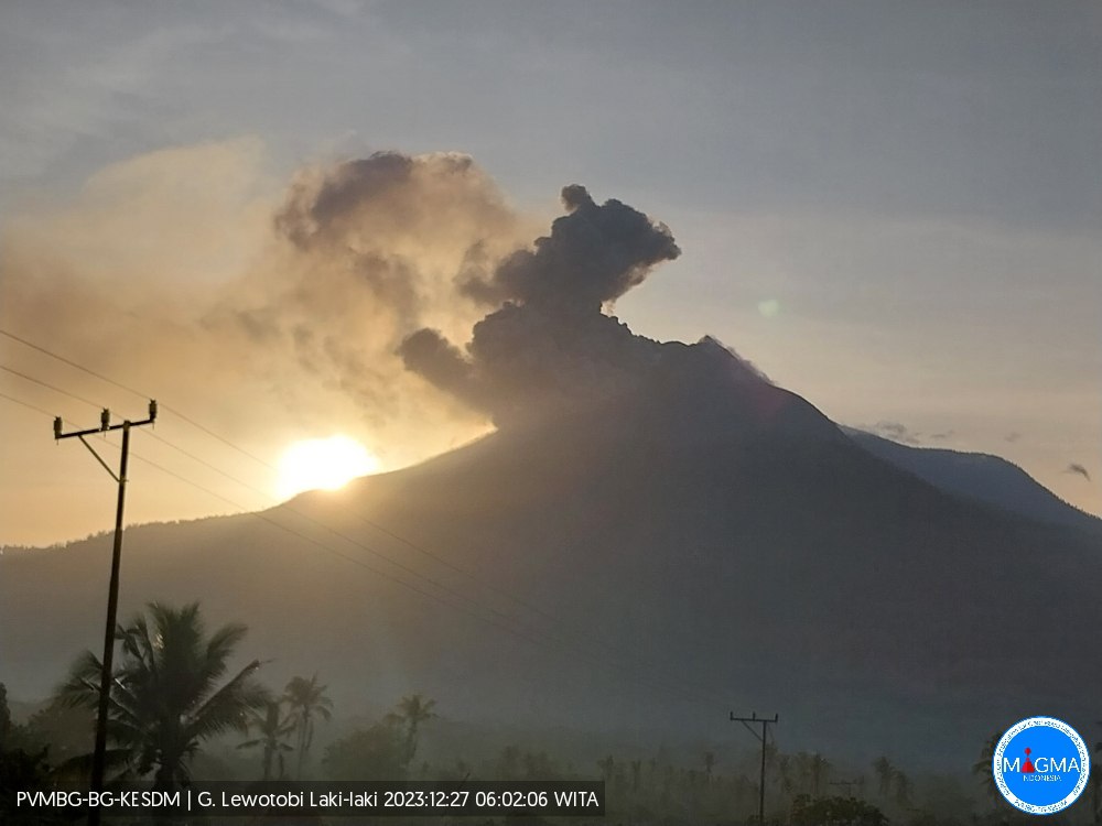 The eruption of Mount Lewotobi Male occurred on Wednesday, December 27 2023, at 05:57 WITA. The height of the eruption column was observed to be ± 1000 m above the peak (± 2584 m above sea level). The ash column was observed to be gray with thick intensity towards the north. The