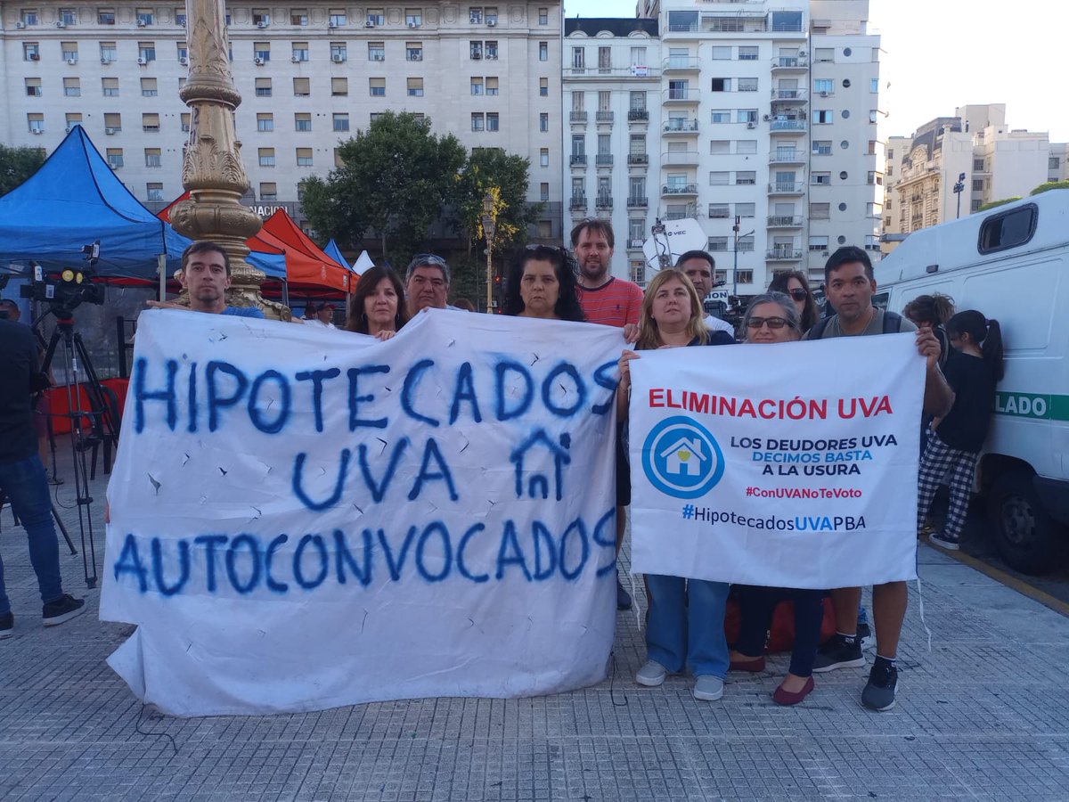 Este crédito usurero que indexa por inflación, beneficia a los bancos y exprime los ingresos de las familias trabajadoras.
#HipotecadosUVA no vamos a bajar los brazos. Basta de #UsuraUVA !!!