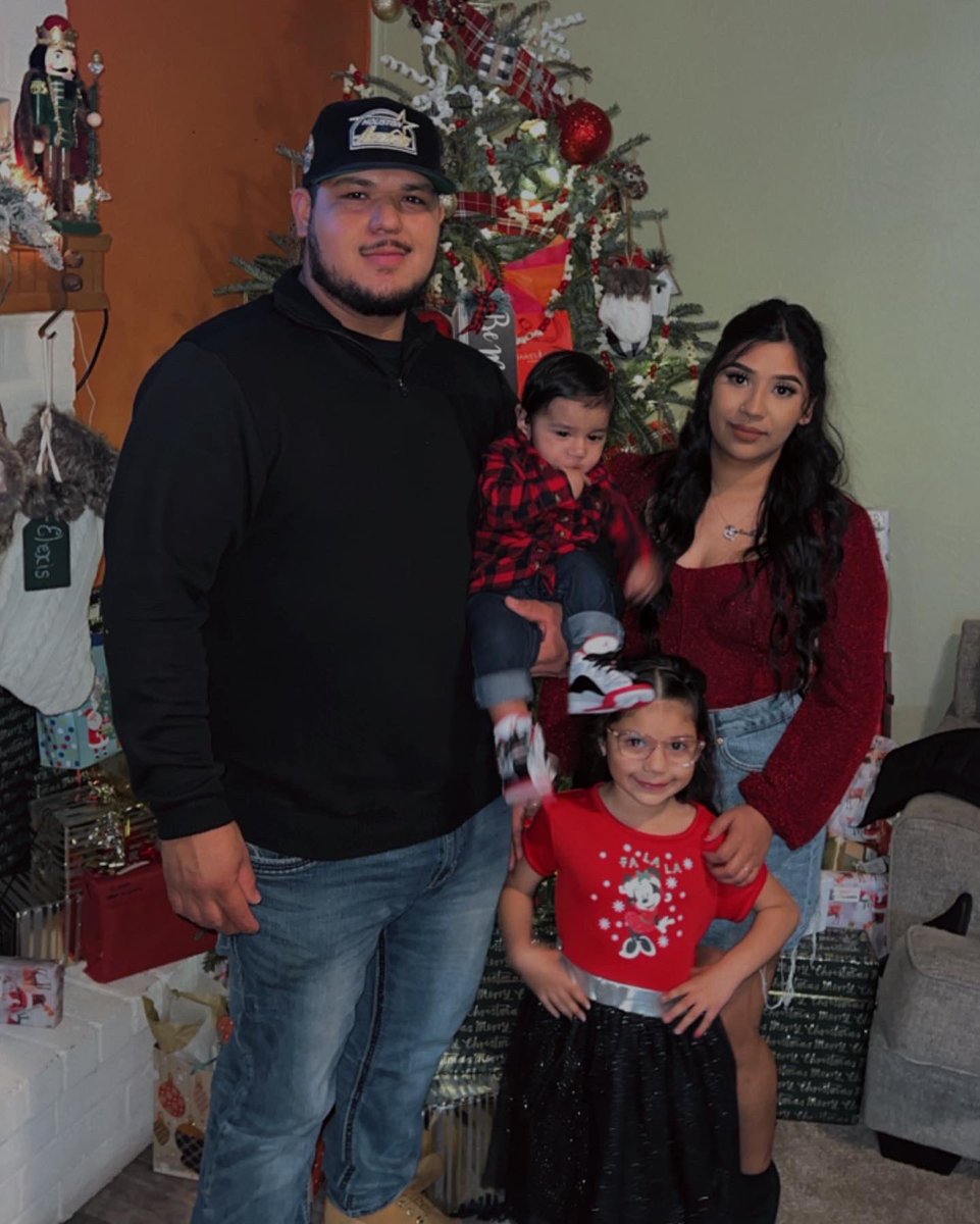 aleramos832's tweet photo. Christmas Day 🎄♥️🎁 https://t.co/YATK92lQQA