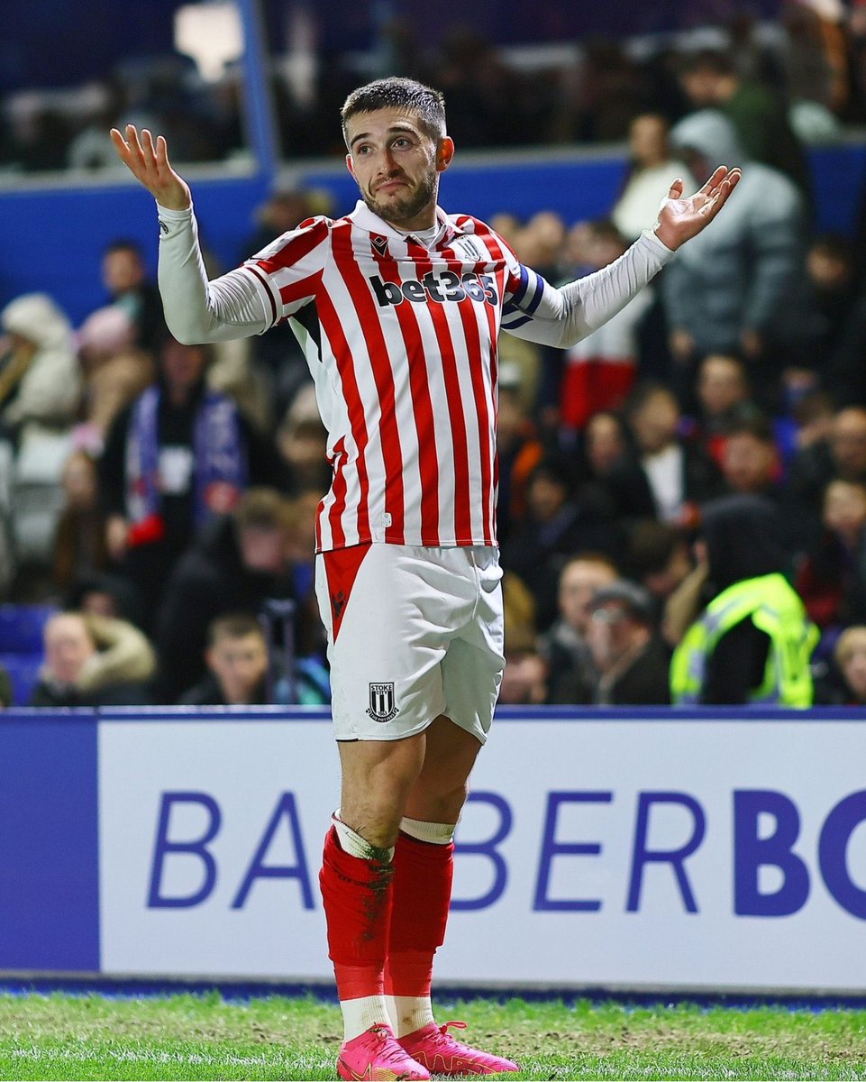 I meant that one 😅🤷🏻‍♂️ 

A privilege to captain the club for the first time. Merry Christmas Stokies! 🔴⚪️