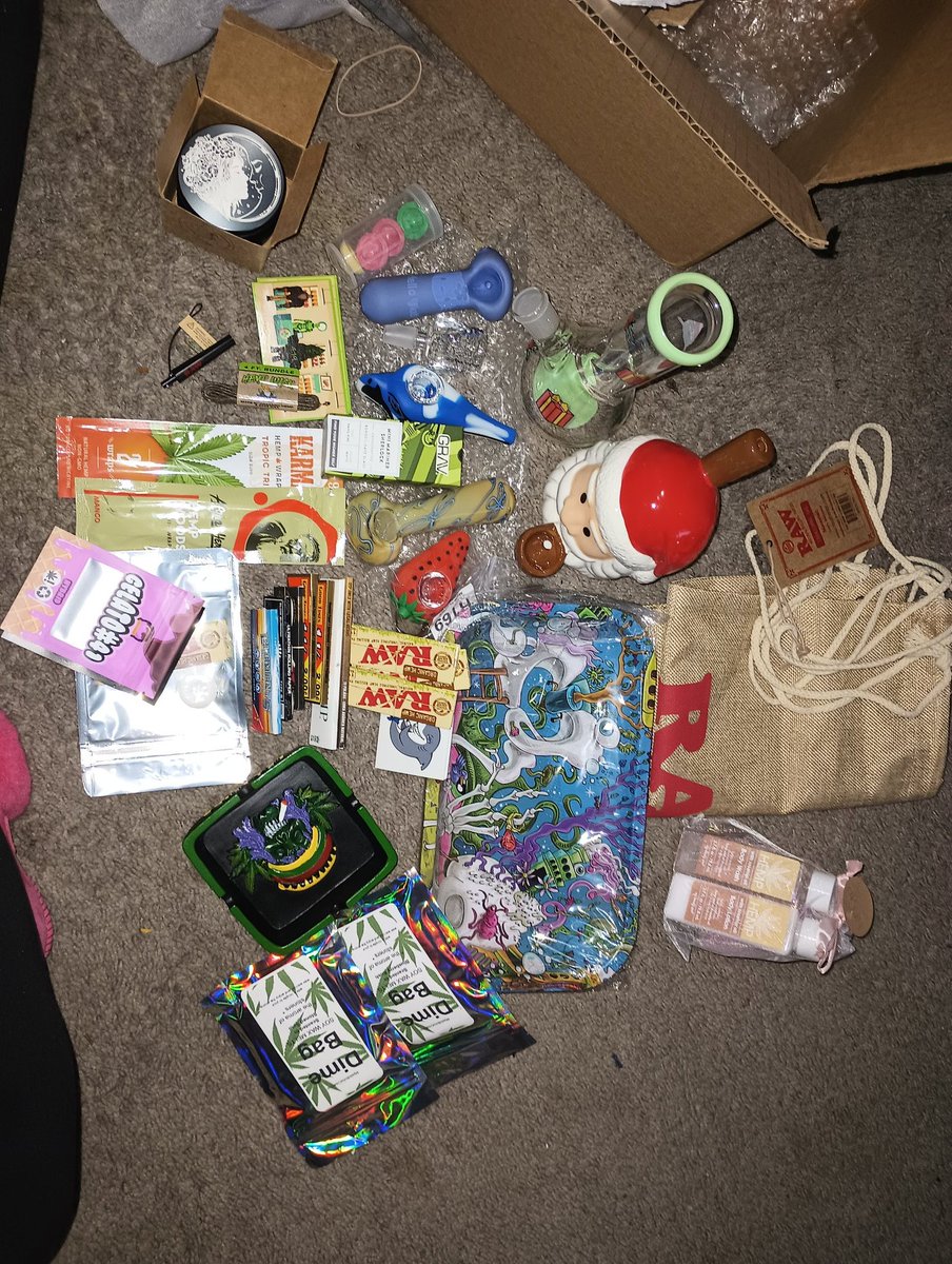 Thank you so much for the mystery box! I love love all the items 💕💕 <a href="/ElevateCrate/">Stay Elevated 🍃💨</a>
