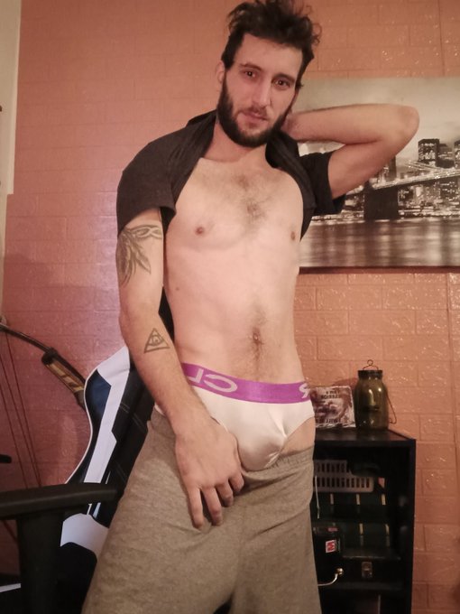 I will be live at 5pm on @chaturbate   https://t.co/xrjK8mrFfX   Broght my internet motem  upstairs for<a class="tags" href="/tag/chaturbate">@chaturbate</a><a href="/tag/porn"class="tags"><span>#porn</span></a><a href="/tag/cammodel"class="tags"><span>#cammodel</span></a><a href="/tag/workoutmotivation"class="tags"><span>#workoutmotivation</span></a><a href="/tag/countrybo"class="tags"><span>#countrybo</span></a>