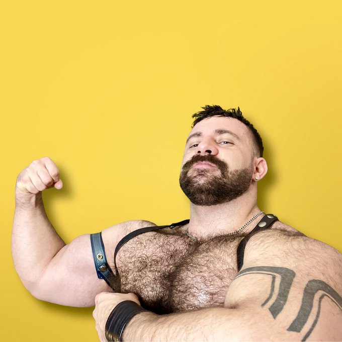 Watch Nik's leaked NSFW photo on TwXstars