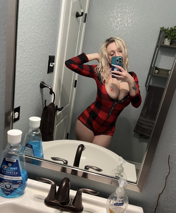 Hope y&rsquo;all had a very merry Christmas! 💝 https://t.co/YSXuVs23eS