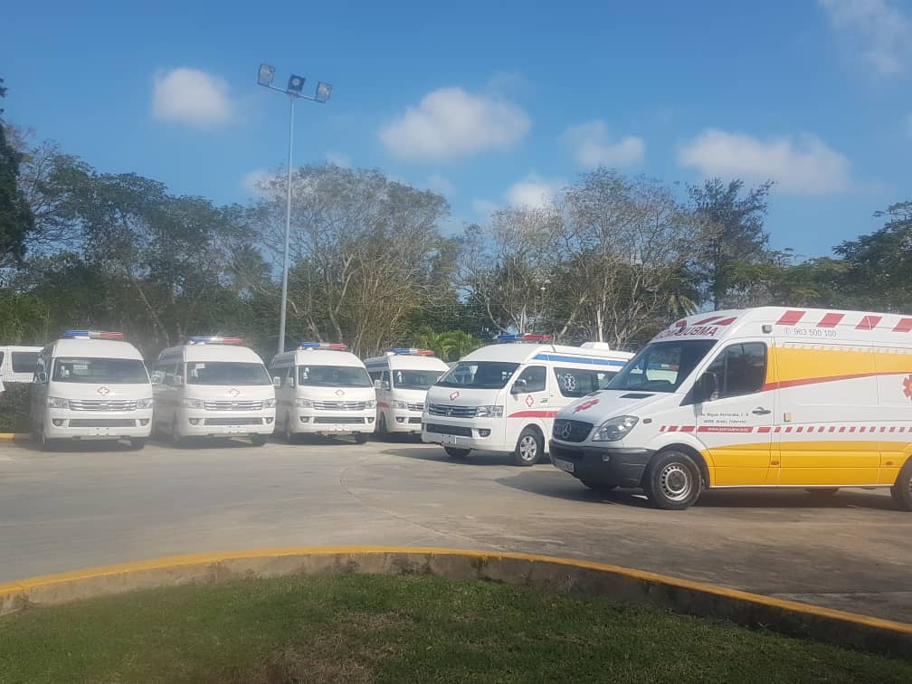 Hoy visitamos junto a <a href="/E_RdgzDavila/">Eduardo Rodríguez Dávila</a> la sede de Mercedes Benz Comercial para examinar nuevo lote de ambulancias adquiridas por el Gobierno cubano. Serán clave para mejorar el transporte sanitario en las provincias y el Municipio Especial Isla de la Juventud 🚑
#CubaPorLaVida