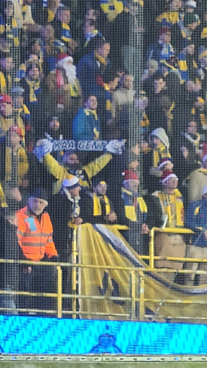 NVanhael's tweet photo. Die sympathie voor Union is ook wel weg. Burgess die zich constant laat vallen, en steeds zit uit te dagen. Grootste etter sinds Wesley Hoedt!

En dan die fans... Liedjes zingen van Cercle, sjaals van Gent tonen, en provoceren met een Sterchele-shirt? Zielig.

#ClubBrugge #CluUsg https://t.co/FDTn1VkhX6