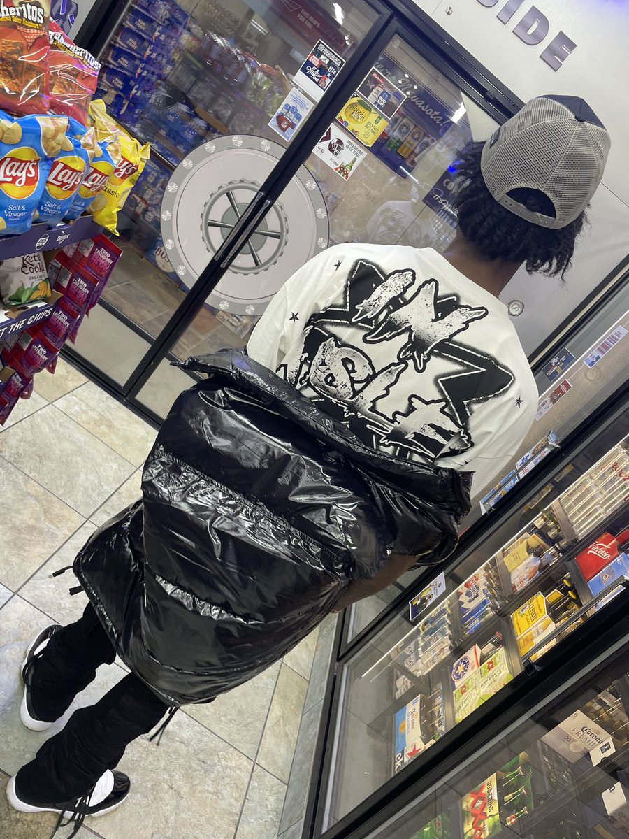 TyTDrizzle's tweet photo. You Can Tell He CBFW When You Looking At That Guy‼️
#TRILL🌍 #Gooy🤧
#BigBoyBussiness #MostHated https://t.co/enIV4q0DB0