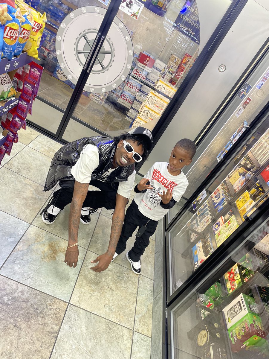 TyTDrizzle's tweet photo. You Can Tell He CBFW When You Looking At That Guy‼️
#TRILL🌍 #Gooy🤧
#BigBoyBussiness #MostHated https://t.co/enIV4q0DB0