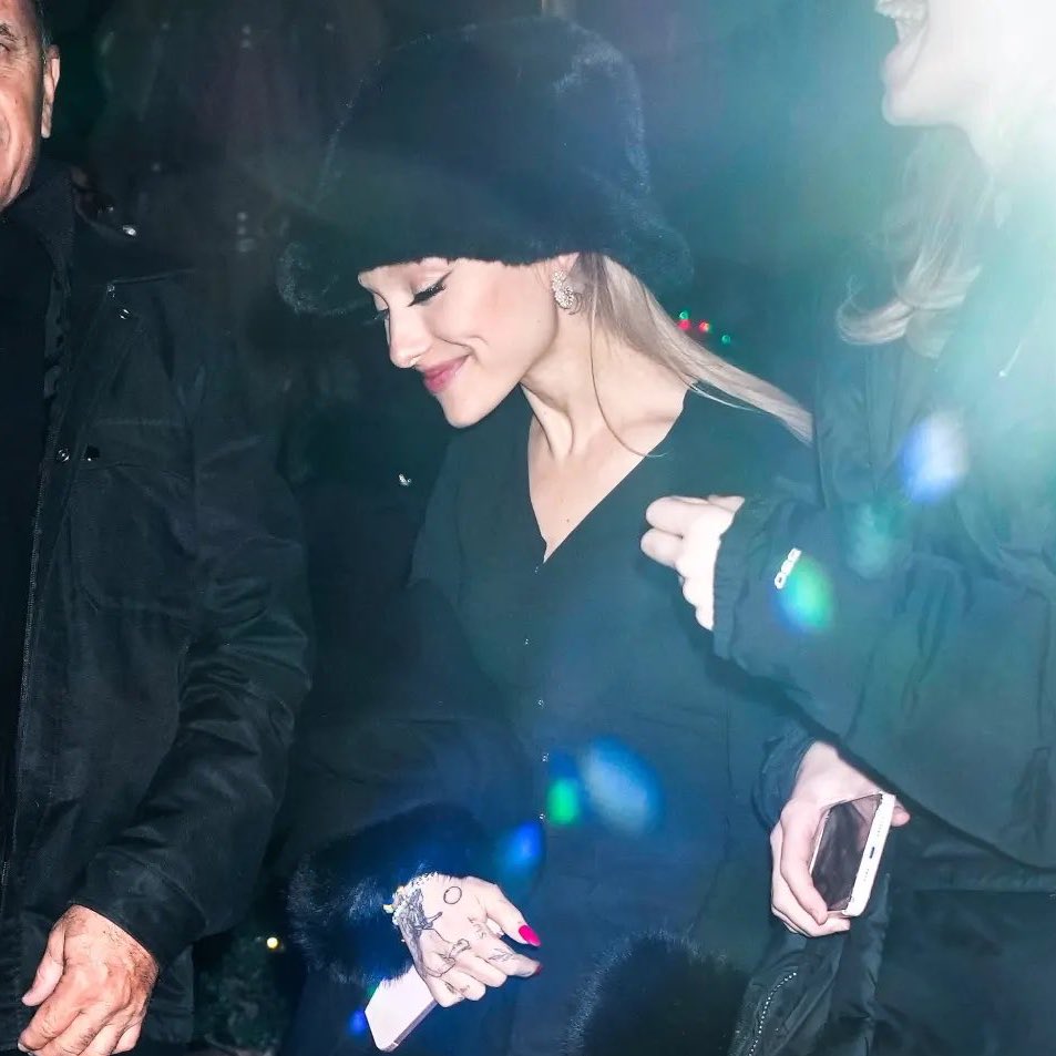 ariloveplace's tweet image. 