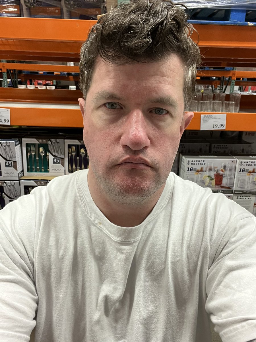 TypeCFilms's tweet image. Last #selfie of #2023… 42 feelin like fine wine…  #2024 less see what ya got for me.. #sneakerhead #sneakers #life #lifestyle #snkrs #instagood #fitness #like #follow #42