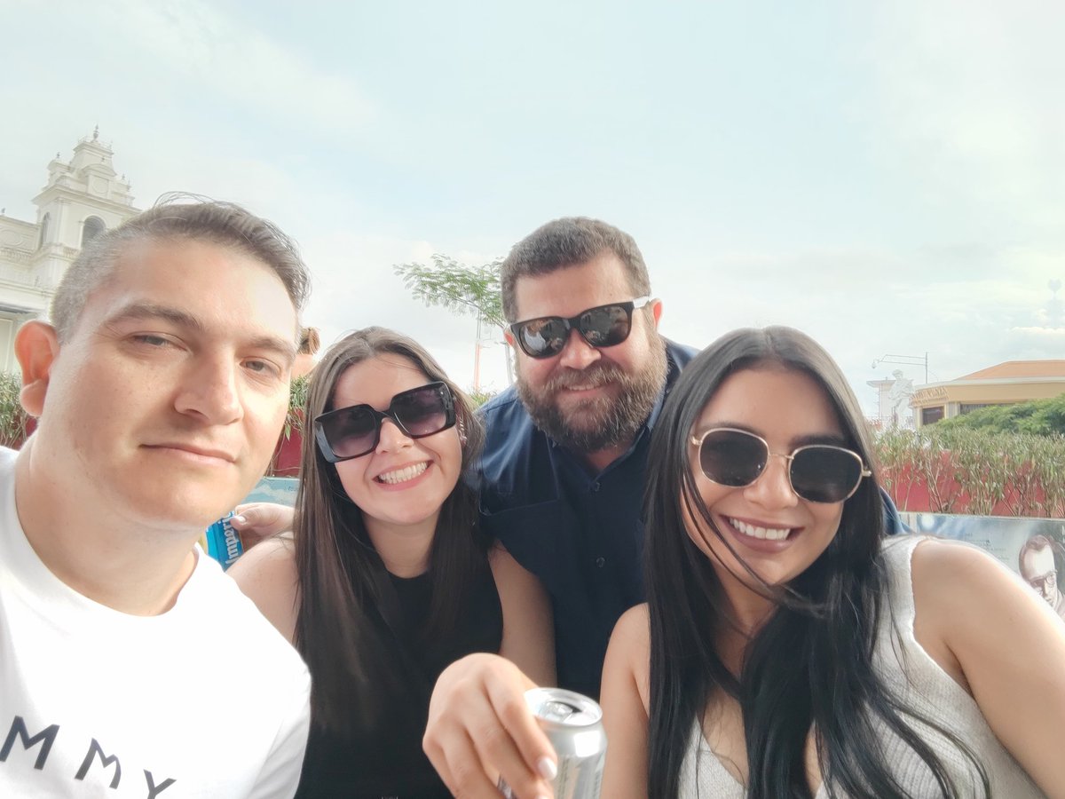 carlitoszuper's tweet photo. Mis amiguis del alma! Los amo infito babys #LosAmi
@Vann24
@pili_mo
@DonConocedor
🎤🎶😈🤠 https://t.co/KXua82mT5Y