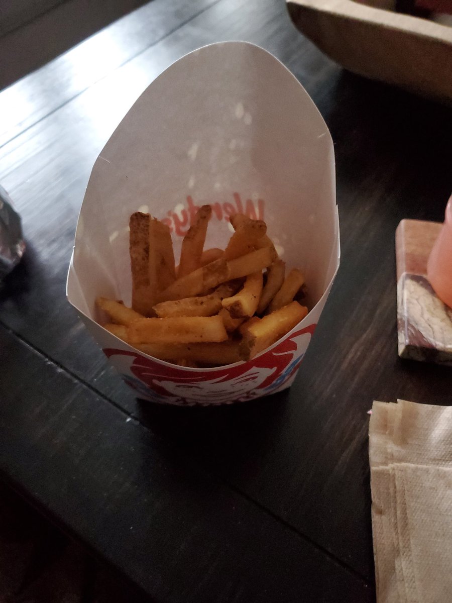 Greaser_Gus's tweet photo. this is a large fry? I've only eaten 3 fries outta the bag on my drive home. a large baconator combo cost me $15.61. can I at least get my money's worth? @Wendys https://t.co/tnuzdR1ftb