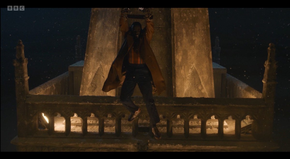 arbrax's tweet photo. I really liked The Church on Ruby Road but I have to admit I just think the direction was just... poor

Really not good shots like these are prevalent throughout the episode with what feels like little regard for the rule of thirds or any proper blocking to properly show (1/3) https://t.co/LAwyxGkocY