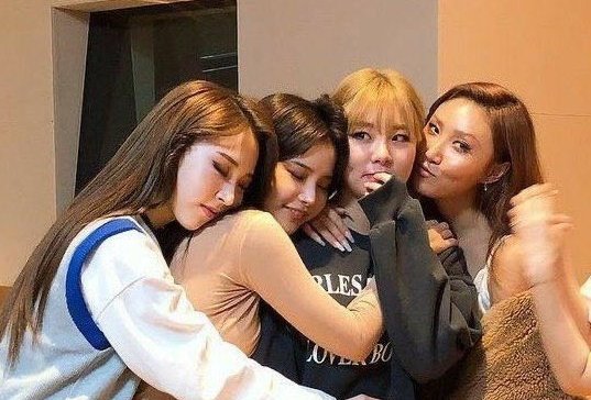 mmmoobot's tweet photo. coisas que se encaixam e são perfeitas juntas, a thread 🧶
#mamamoo #moonsun #wheesa #wheebyul #hwabyul #hwasun #wheesun https://t.co/QUKNLWc1HT