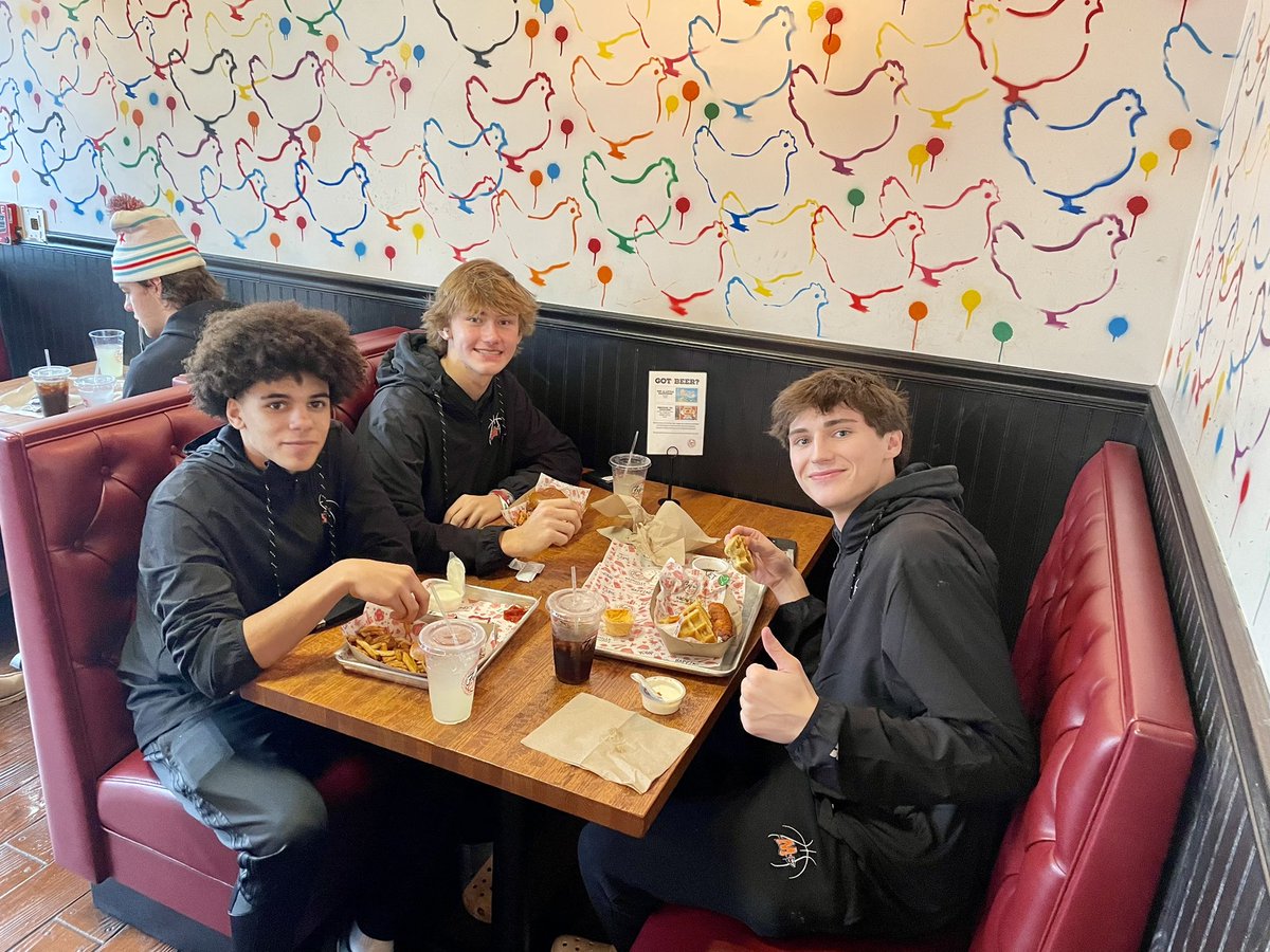 Minooka Boys Basketball (@mchsboysbball) on Twitter photo Postgame meal at <a href="/FryTheCoop/">Fry the Coop</a> in Elmhurst!
#UNCOMMON Postgame meal at <a href="/FryTheCoop/">Fry the Coop</a> in Elmhurst!
#UNCOMMON