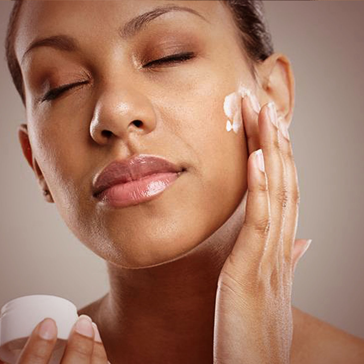 avanatural's tweet photo. Introducing Ava Natural's Face Series - your ultimate skincare solution for a flawless complexion! Unveil the secret to healthy, glowing skin with our meticulously crafted formulas that harness the goodness of nature.
#AvaNatural #BeautyFromNature #NaturalSkincare #RadiantGlow https://t.co/LFKLjG0x01