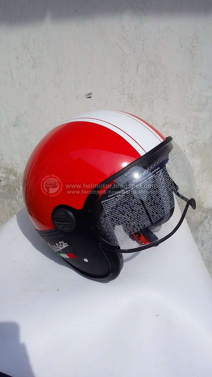 HelmVespa's tweet photo. Helm Retro Vespa KZ Italy terlaris 
#helm #helmet #helmets #helmvespa https://t.co/ql9BMQ9zRp