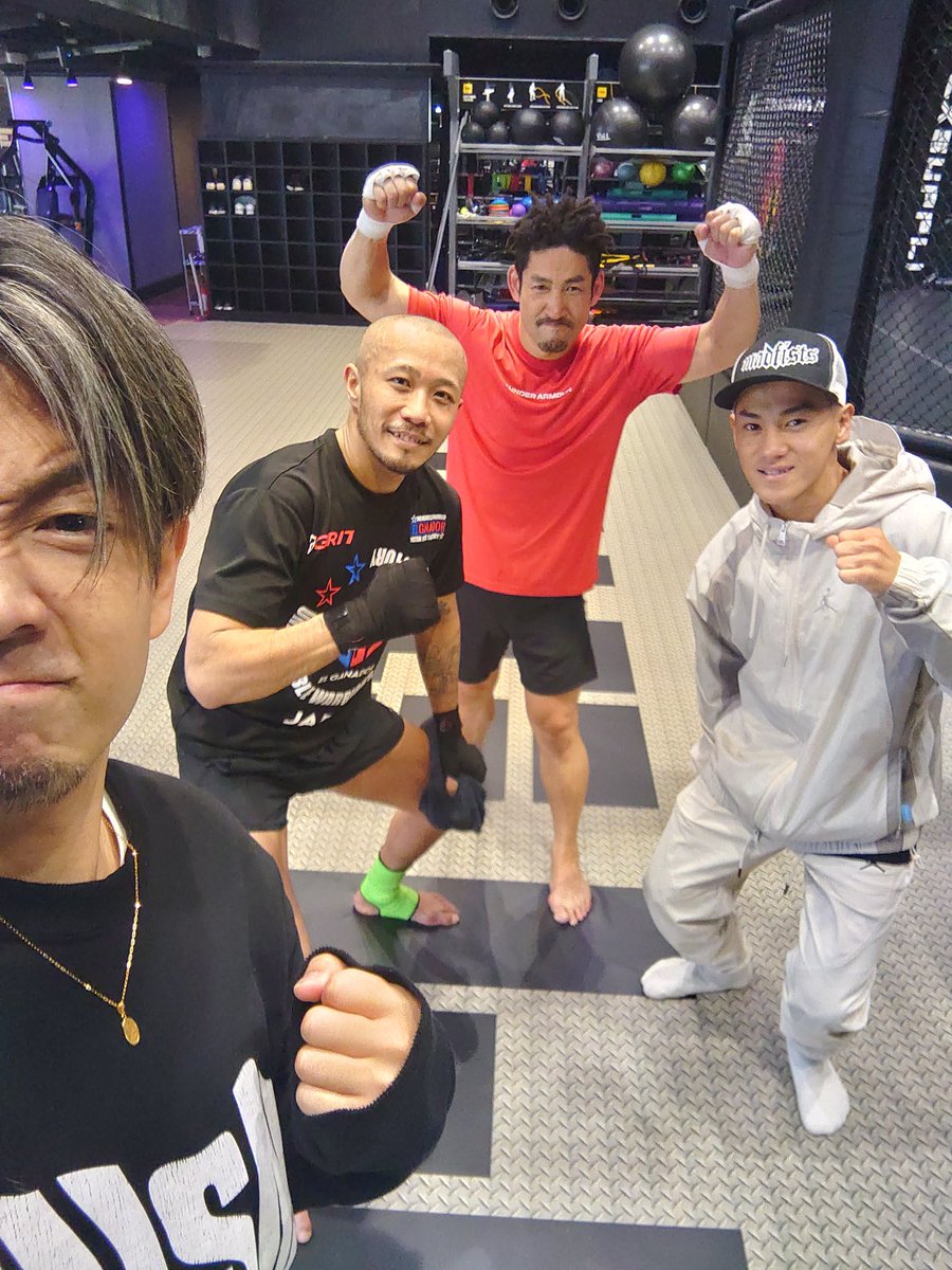 wizard0420kazu's tweet photo. 白須さん!復活に向けて良い収穫!
マイクジョー選手!ありがとうございました!
#白須康仁
#マイクジョー
#狂拳迅
#契約トレーナー
#LLCWIZARD https://t.co/FjF4Vp3Mno