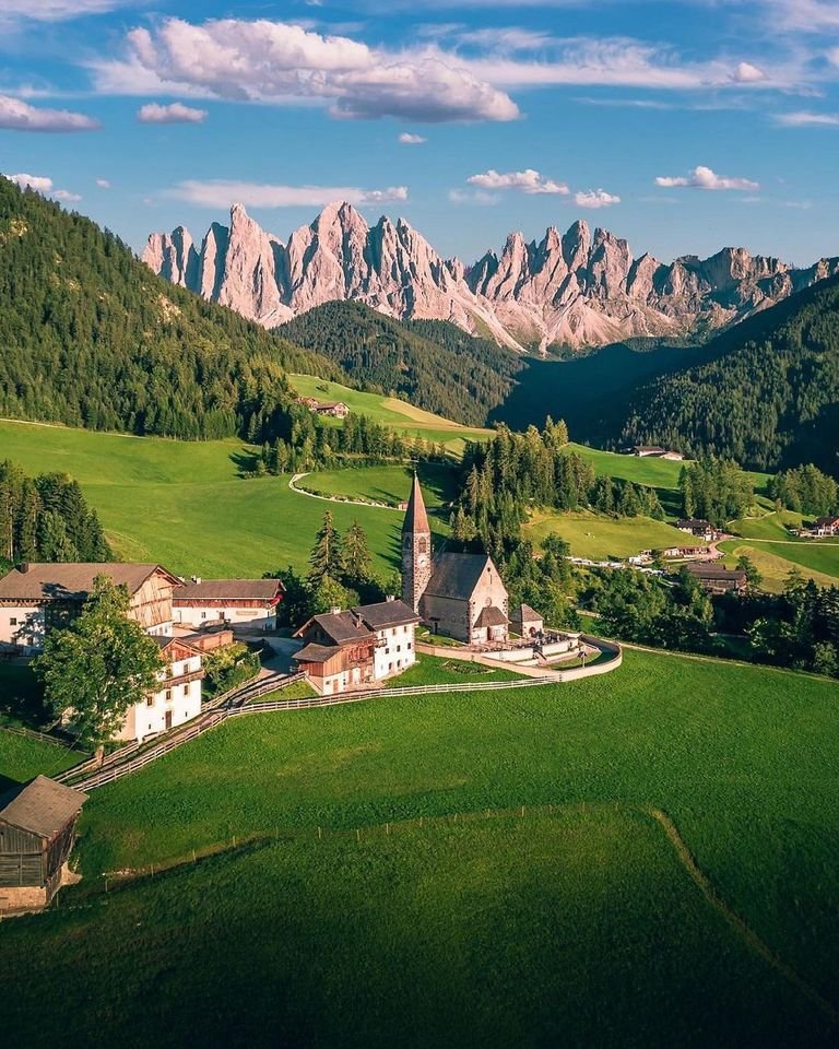 ech_idol's tweet photo. Thung lũng Val di Funes, Italy. https://t.co/grrYk4n0RU