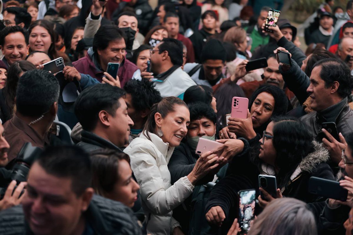Claudiashein's tweet photo. En Gustavo A. Madero la alegría de vernos juntos en estos días festivos es muy grande. Nos une el amor a la transformación de nuestra gran ciudad y nuestra hermosa patria. Vamos juntos y juntas por el segundo piso de la 4T. https://t.co/MIzbwoBwD2
