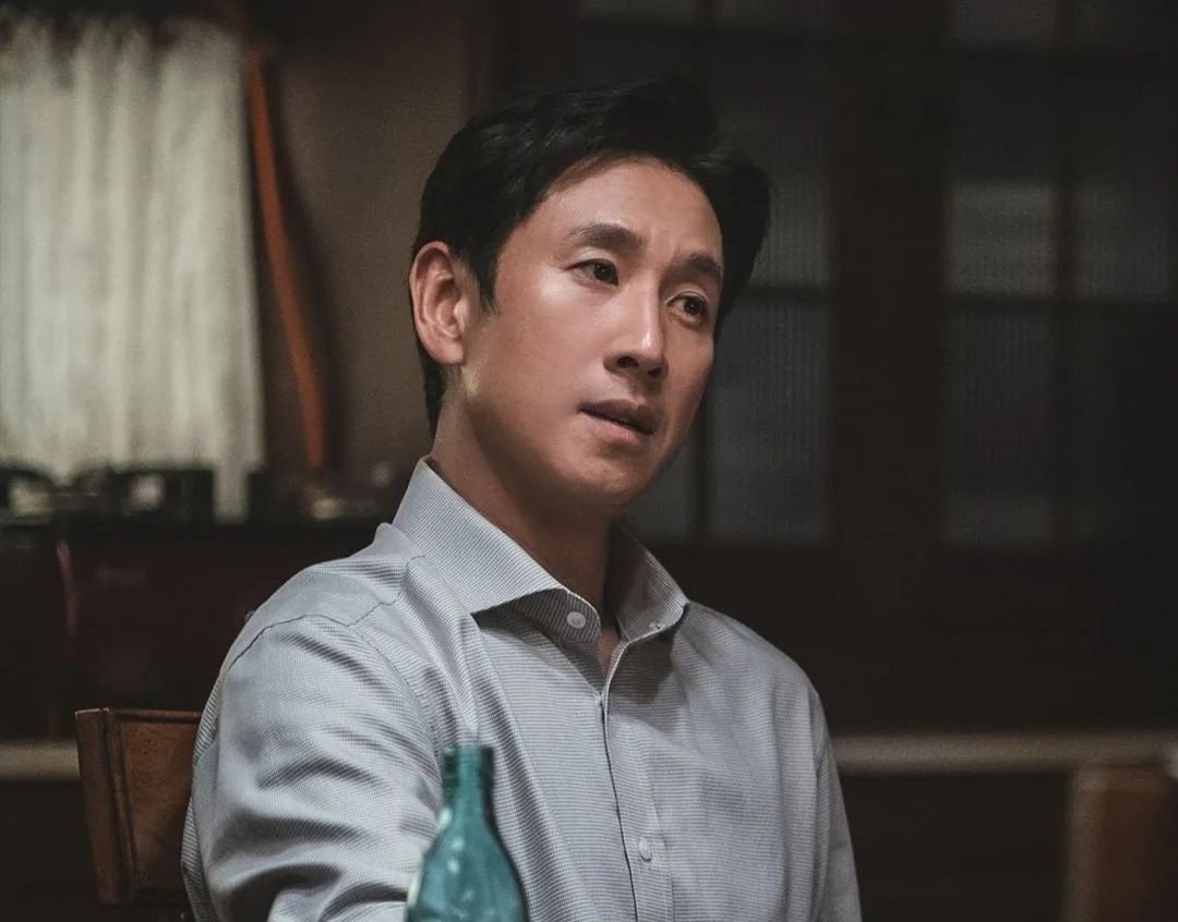 sarahn1021's tweet photo. Rest in Peace Lee Sunkyun 🥀

What a brilliant actor he was, always been one of my favorite https://t.co/BN8yxC0YWq