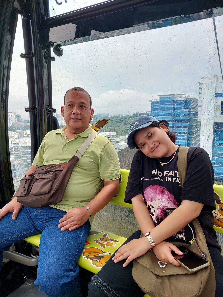 krartoko's tweet photo. sentosa with my children https://t.co/368uhzIE21