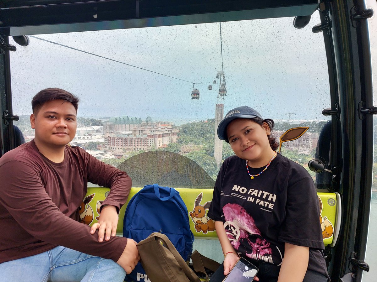 krartoko's tweet photo. sentosa with my children https://t.co/368uhzIE21