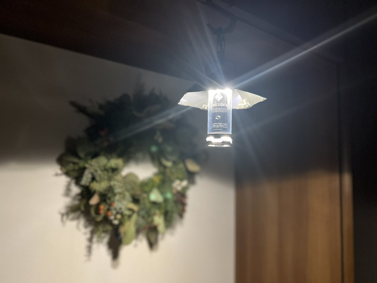 fcrb51241251's tweet image. 自分用にクリスマスプレゼント😆🎄
シェードの裏が光を反射するように出来てるのでとても明るいです😊👍
綺麗〜💡✨ケースもGOOD👌
#KURONOSセレクト
#JHQ
#CARGOcontainer 
#DUALLIGHTMINI