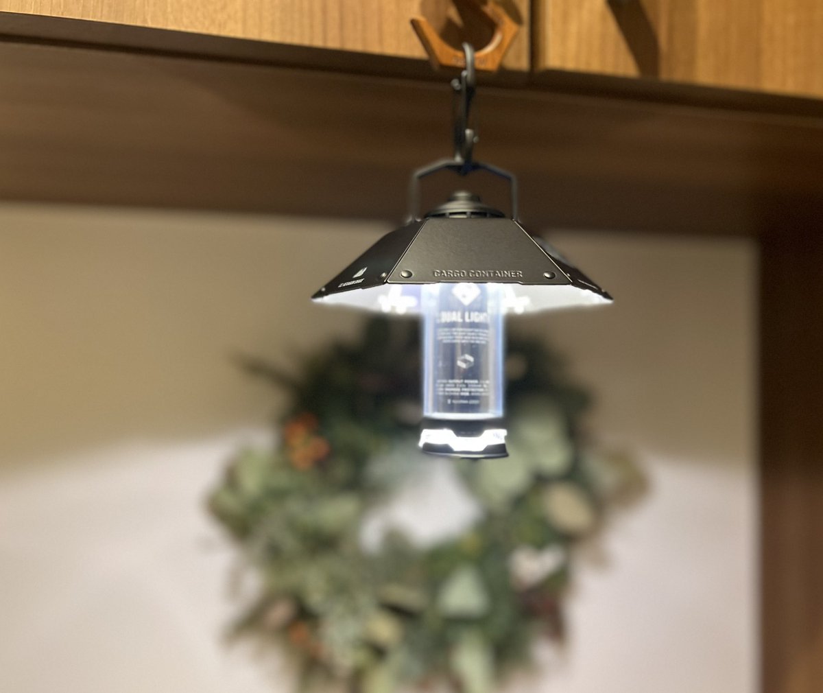 fcrb51241251's tweet image. 自分用にクリスマスプレゼント😆🎄
シェードの裏が光を反射するように出来てるのでとても明るいです😊👍
綺麗〜💡✨ケースもGOOD👌
#KURONOSセレクト
#JHQ
#CARGOcontainer 
#DUALLIGHTMINI