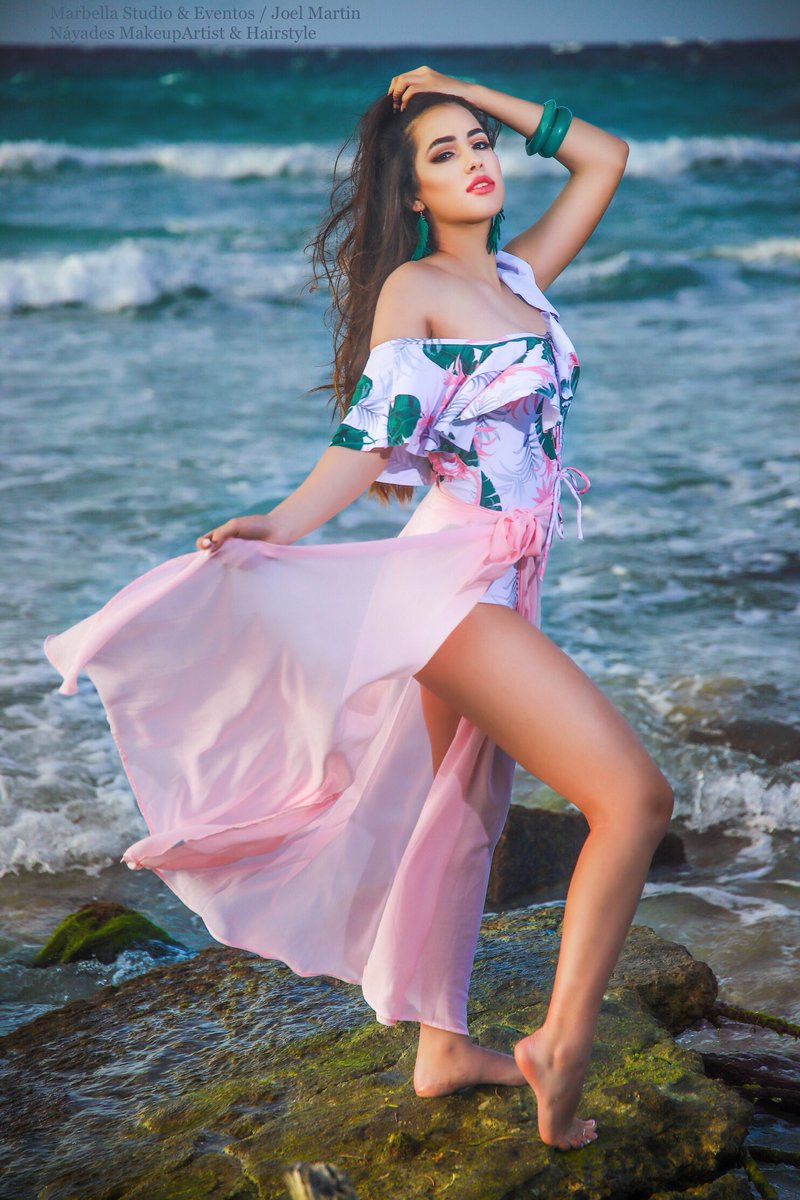 Nayades_MakeUp's tweet photo. “𝓛𝓪 𝓫𝓮𝓵𝓵𝓮𝔃𝓪 𝓿𝓲𝓿𝓮 𝓮𝓷 𝓽𝓲…” ‼️♥️
#Model: #Rubí / #makeup #makeupartist #hairstyle #fashion #Beauty #Mua #photography #Beach #PuntaCanaBeach #BeachVibes #PhotoshootSession #Photoshoot #Photoshooting #FotografíaDeModa #FashionPhotography @kyliecosmetics https://t.co/cJeMuh3q3Z