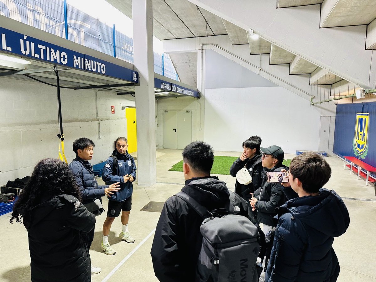 GlobalFACT1's tweet photo. スポーツトレーナー短期研修in スペイン🇪🇸
①アルコルコン研修・施設訪問

クラブとサポーターの距離が近く、地元の人に愛される親しみやすいクラブ⚽️講義・Q &amp;Aを通して、医療チームの考え方やクラブの構造を深く知ることができ、日本のシステムとの違いが言語化され学び・気づきの多い機会でした。 https://t.co/bIDuhT9MkZ