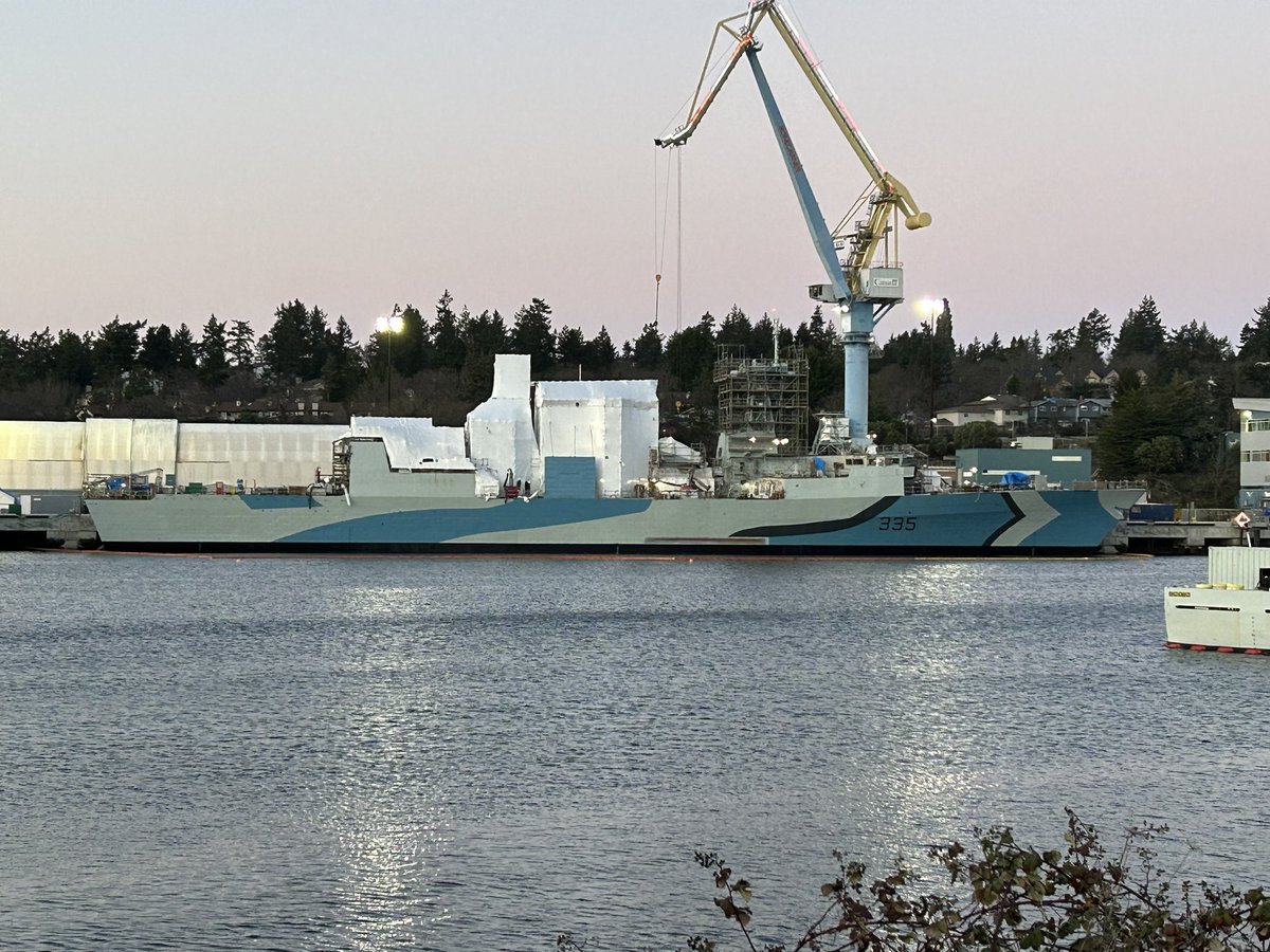 WarshipCam's tweet image. HMCS Calgary (FFH 335) Halifax-class frigate sporting a new paint job in Esquimalt, British Columbia - December 26, 2023 #hmcscalgary #ffh335

SRC: TW-@WestCoastCmdre