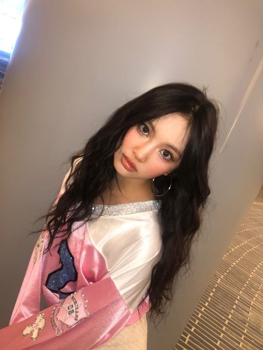 newjeansar's tweet photo. 📸🐣 231226
Actualización de #Hyein en su álbum de Phoning

#Hyein #혜인 #뉴진스 #NewJeans https://t.co/ouwoyJDEVL