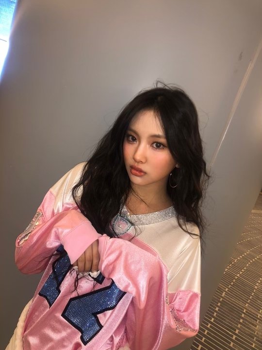newjeansar's tweet photo. 📸🐣 231226
Actualización de #Hyein en su álbum de Phoning

#Hyein #혜인 #뉴진스 #NewJeans https://t.co/ouwoyJDEVL