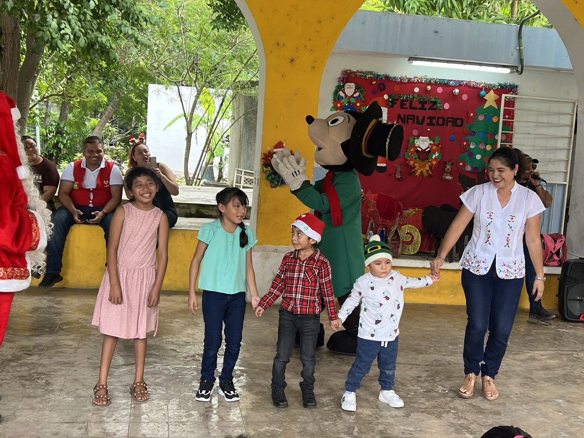 PaliMQ's tweet photo. No hay nada mejor que la sonrisa de un niños, gracias por su confianza ¡feliz navidad! 🎅🏻🎄🎁🍭🍬🪅 https://t.co/6uKBgvatBZ