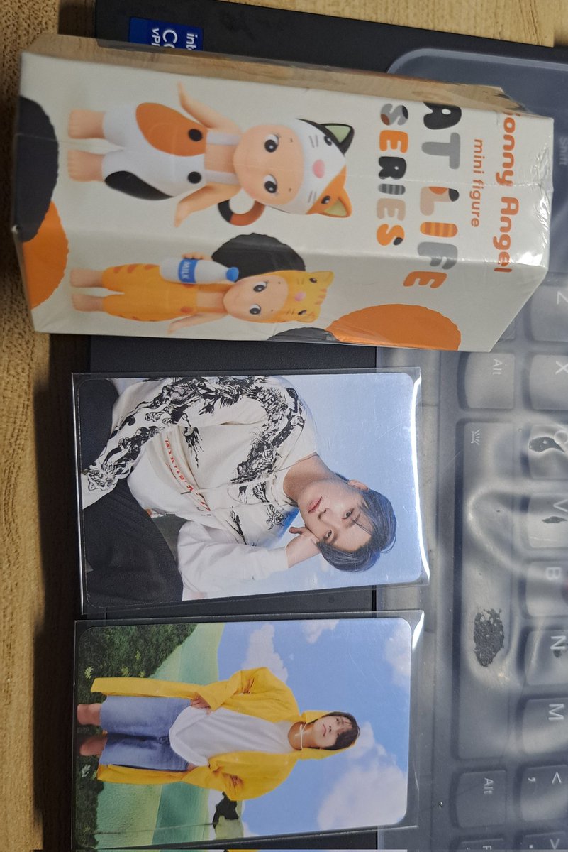 _jamppong's tweet photo. #natanggapk00 #packageforjam
OMG! Nakauwi na siyaaa huhu may silver tabby na akoo π«Ά thank you sa pasabuy @gast00s and for the official photocards na kasama π₯Ή paano mo nalamang bias wrecker ko si Dino? hahahaha π
'Til next transaction π https://t.co/EtfBNIeQW0