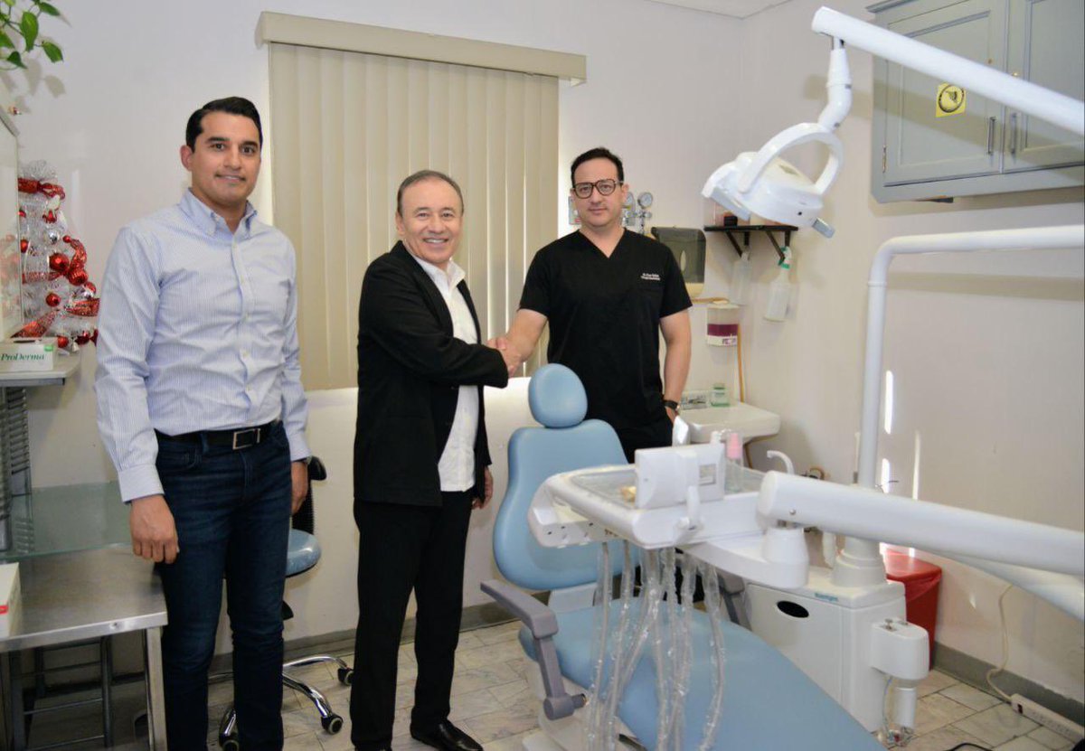 AlfonsoDurazo's tweet photo. Hoy tuve oportunidad de saludar al personal médico del Hospital Dr. Ignacio Chávez en Hermosillo, quienes hacen un trabajo extraordinario. Agradezco mucho la entrega y esfuerzo que realizan por todas y todos los sonorenses https://t.co/tUx6WqJteo