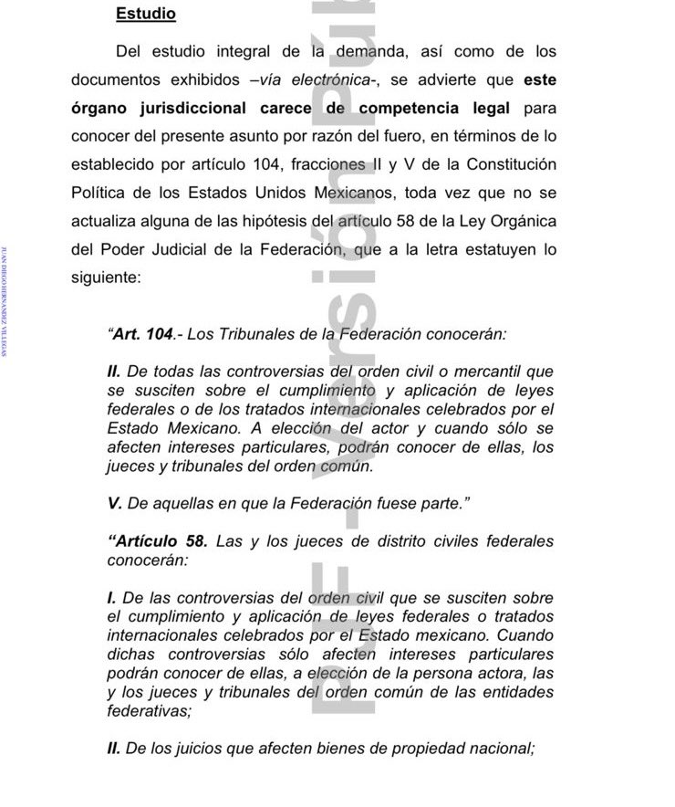 ClaudioOchoaH's tweet photo. Señora ministra, @LeniaBatres, mejor explíquele a la gente que usted presentó la demanda en mi contra ante el juez incorrecto, el cual se la desechó. 

¿Con ese nivel de conocimiento jurídico impartirá justicia en el máximo tribunal del país? https://t.co/9yCHWvR2zN