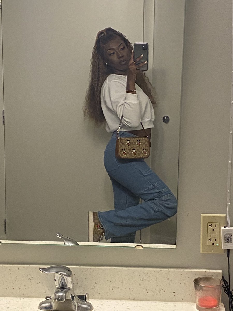 laykeya_page's tweet image. Happy Birthday To Me💓🥳 #21♑️