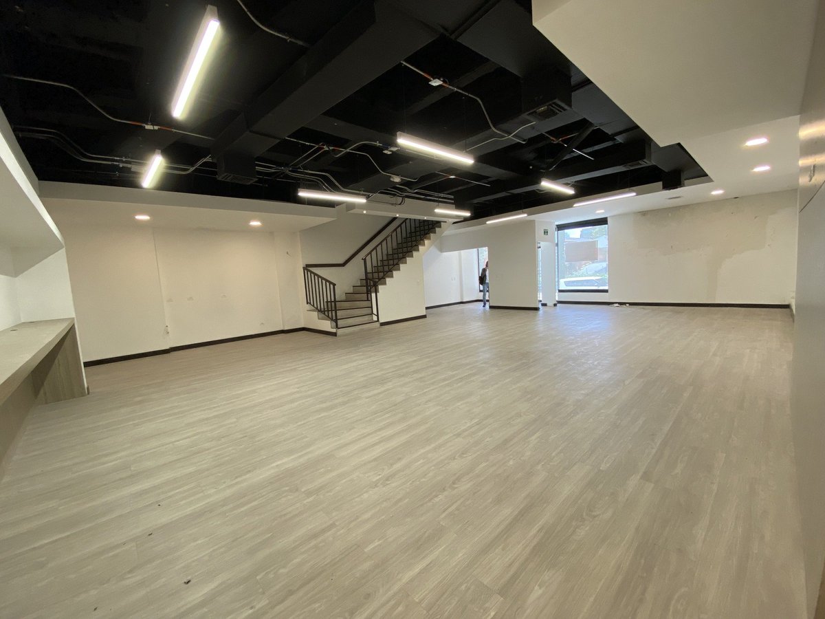 InmobCund's tweet photo. Arriendo de local comercial en Chapinero 🏪 

Ubicado en la Av. 82 #10-45, en un importante sector comercial de la ciudad cerca a centros comerciales como El Retiro y Andino, oficinas y restaurantes. Cuenta con dos pisos y un área de 216 m2.   

Ver más📷https://t.co/ftTMn3MlK3 https://t.co/G3bTAWZxfk
