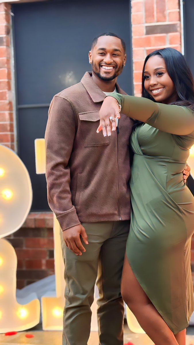 DiamondRuby_'s tweet image. My Christmas present came a little early this year 💍🥂 12.23.23

@JoshCoop_