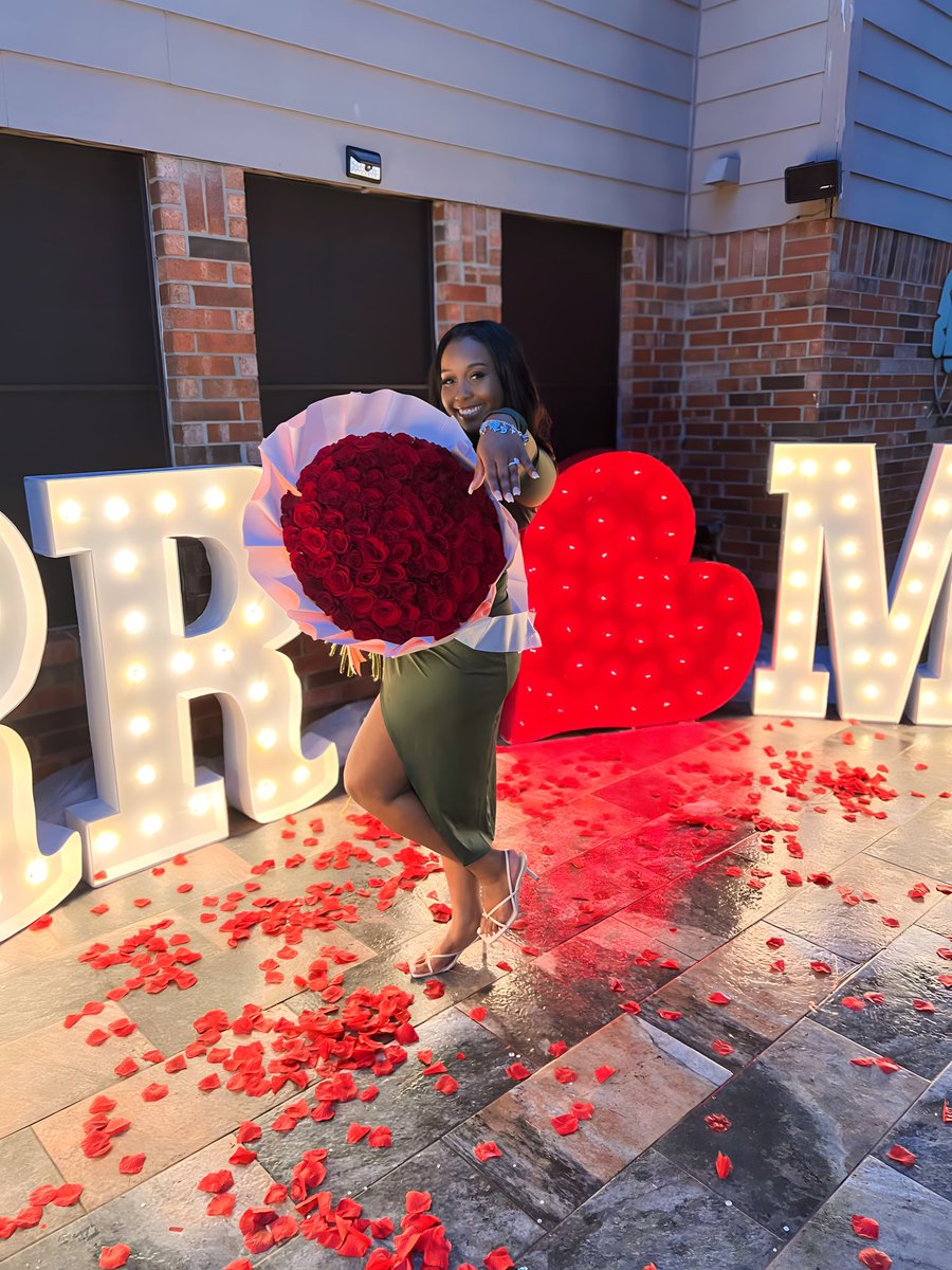 DiamondRuby_'s tweet image. My Christmas present came a little early this year 💍🥂 12.23.23

@JoshCoop_