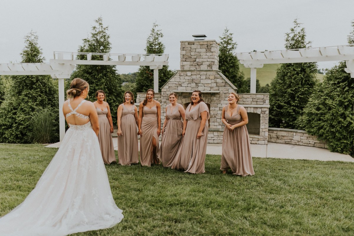 The perfect bride reveal 🥰💗

📸 Lindsey Wilson Photos
____________________
#thewhitedovebarn #weddingday #love #tn #bride #bridesmaids #bridalpartygoals #brideoftheday #weddingideas #brideinspo #nashvillevenue #brides #weddingphotos #weddinginspiration #bridegoals #weddingdress