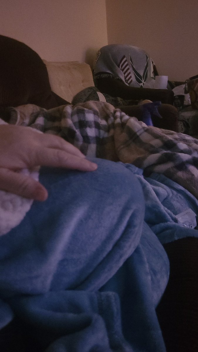 lynnslagle42's tweet photo. December sucks. 1st covid now some type of lung issue. Having a hard time breathing, had to get a nebulizer, all my past inhalers and I'm crossing my fingers I don't go to hospital, bc I lost my insurance. Way to kick off 2024 #boohiss #sickagain #wheezy #terribleimmunesystem https://t.co/9RhKT8ljWv