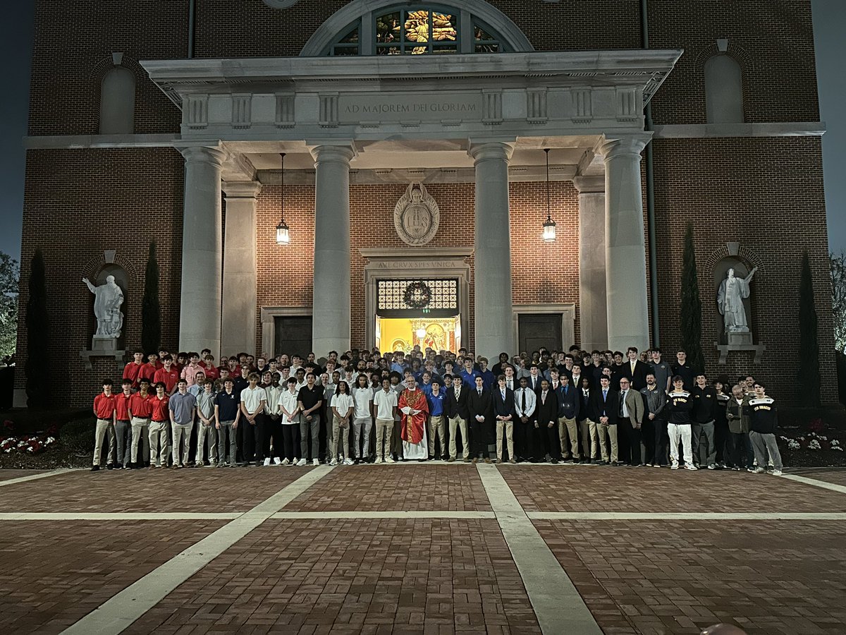 SIHSSports's tweet photo. BK: This afternoon the Basketball Cats celebrated Mass at the Chapel of the Holy Cross at Jesuit High School along with the other Jesuit schools playing in the Cookie Garcia Invitational! 
#GoCats #AMDG https://t.co/CzHMsuWfYi