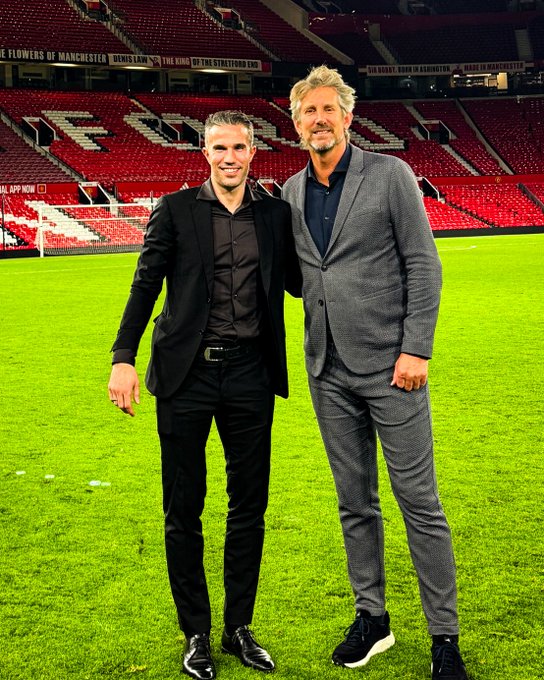 Robin van Persie and Edwin van der Sar pose for a photo after Tuesday's game.