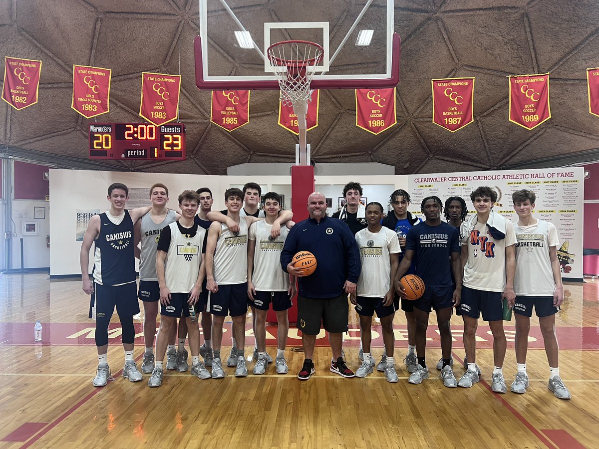 CanisiusHSHoops's tweet image. After getting snowed in last year, the Crusaders have finally made it to Tampa for the Cookie Garcia Jesuit Invitational. We started the day by meeting up with program friend and former @CanisiusHSFB coach Rich Robbins, who hosted our practice at Clearwater Central Catholic.